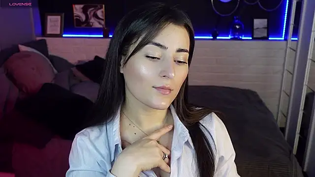 KylieMellow online show from 28, 2, 2025