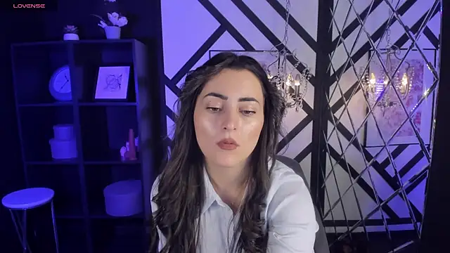 KylieMellow online show from 5, 3, 2025