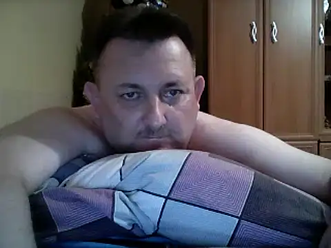 Snapshot of Novy73 chatting on 21, 12, 2025 Novy73 online show from 21, 12, 2025