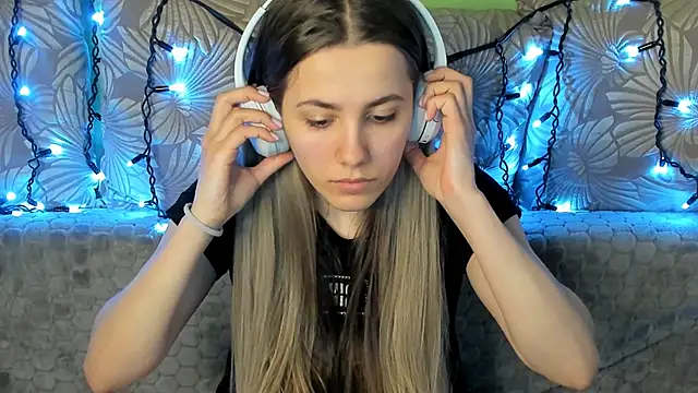 MaggieCake online show from 24, 2, 2025