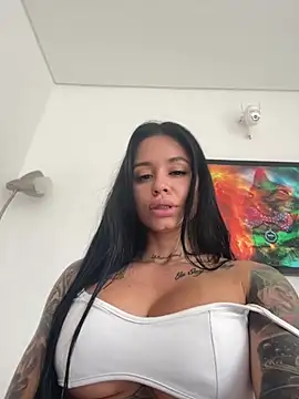 Snapshot of LaraHenao chatting on 15, 7, 2026 LaraHenao online show from 15, 7, 2026