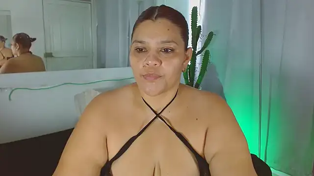 Snapshot of Selenna01 chatting on 2, 2, 2025 Selenna01 online show from 2, 2, 2025