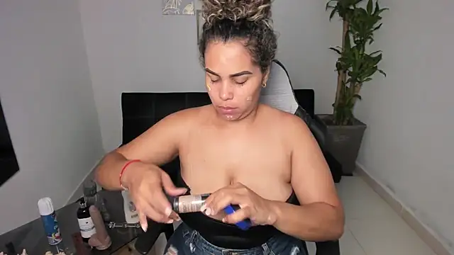 alyssannVhm online show from 2, 2, 2025