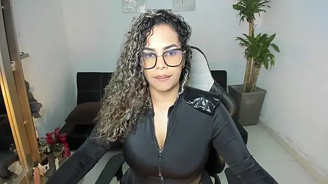 alyssannVhm online show from 24, 10, 2025