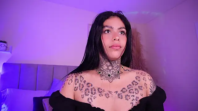 Snapshot of curvyliciousss chatting on 31, 12, 2024 curvyliciousss online show from 31, 12, 2024