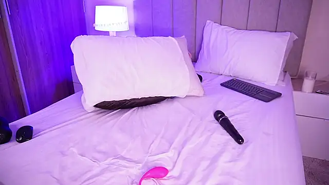 Snapshot of curvyliciousss chatting on 11, 1, 2025 curvyliciousss online show from 11, 1, 2025