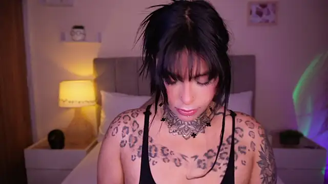 Snapshot of curvyliciousss chatting on 5, 2, 2025 curvyliciousss online show from 5, 2, 2025