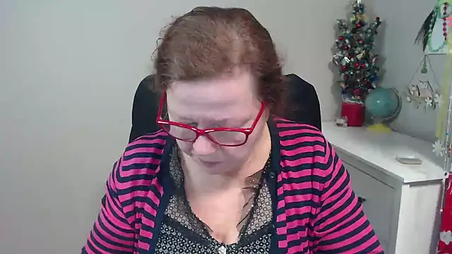 Adelewildx online show from 14, 1, 2025