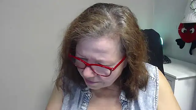 Adelewildx online show from 4, 3, 2025