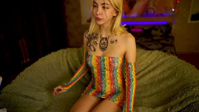 Snapshot of Allison_Cuty chatting on 6, 2, 2025 Allison Cuty online show from 6, 2, 2025