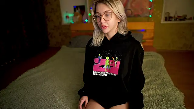 Snapshot of Allison_Cuty chatting on 20, 3, 2025 Allison Cuty online show from 20, 3, 2025