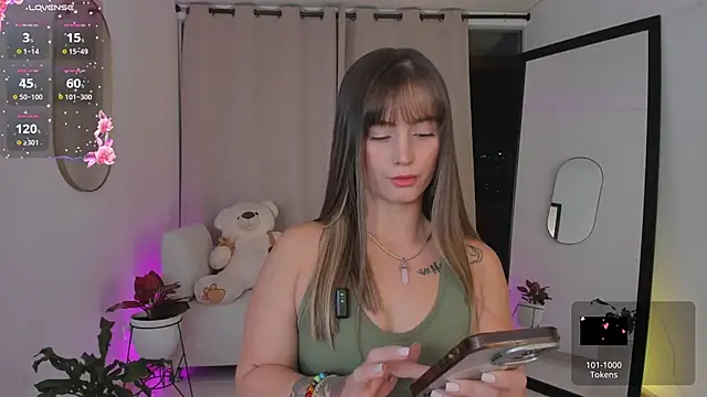 roxie gates  online show from 21, 10, 2025