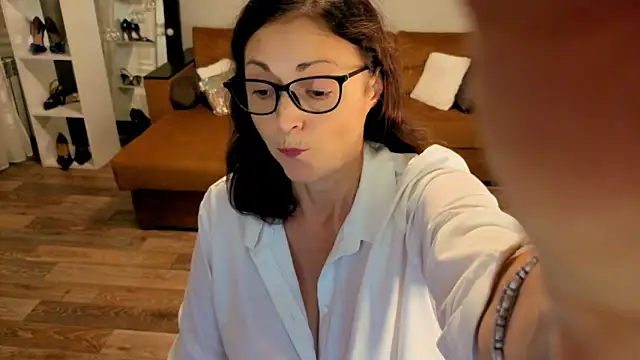 CaringSophie online show from 22, 11, 2025