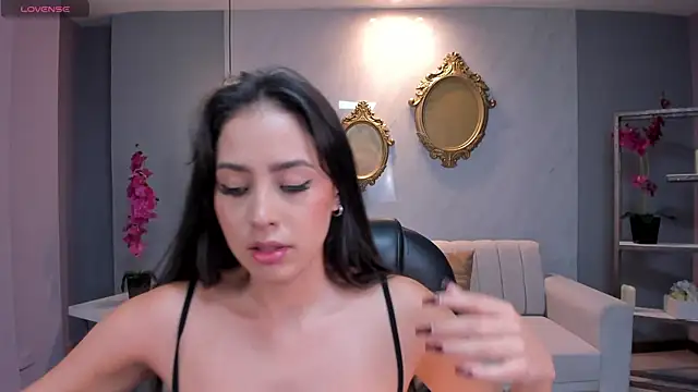 BrennaWalker online show from 27, 2, 2025