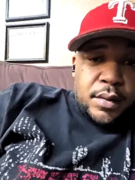 Snapshot of Oakcliffjacker chatting on 4, 10, 2025 Oakcliffjacker online show from 4, 10, 2025