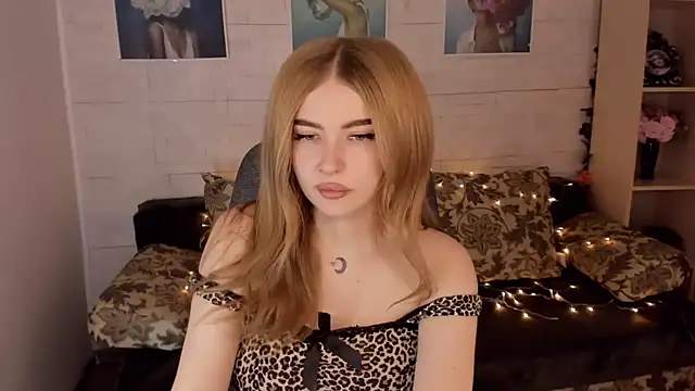 Snapshot of ViolettaLopez chatting on 5, 1, 2025 ViolettaLopez online show from 5, 1, 2025