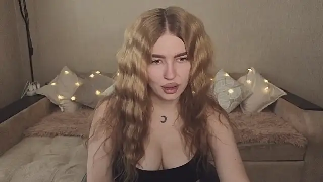 Snapshot of ViolettaLopez chatting on 24, 9, 2025 ViolettaLopez online show from 24, 9, 2025