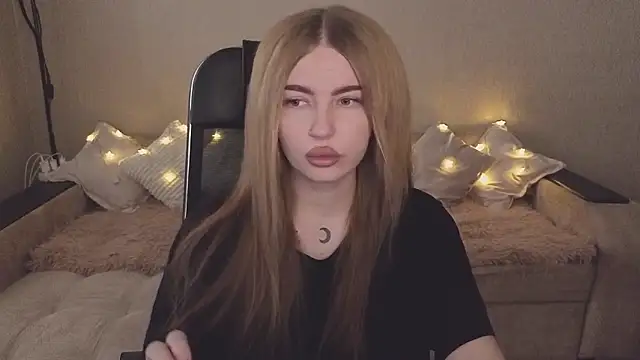 ViolettaLopez online show from 13, 10, 2025