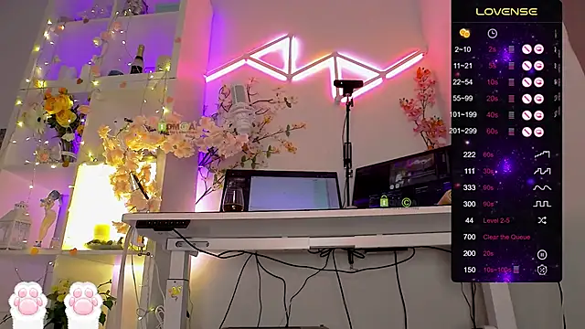 Snapshot of Elena-Marilyn chatting on 22, 4, 2026 Elena-Marilyn online show from 22, 4, 2026