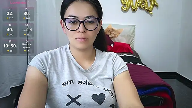 Snapshot of mayhott2 chatting on 27, 4, 2026 mayhott2 online show from 27, 4, 2026