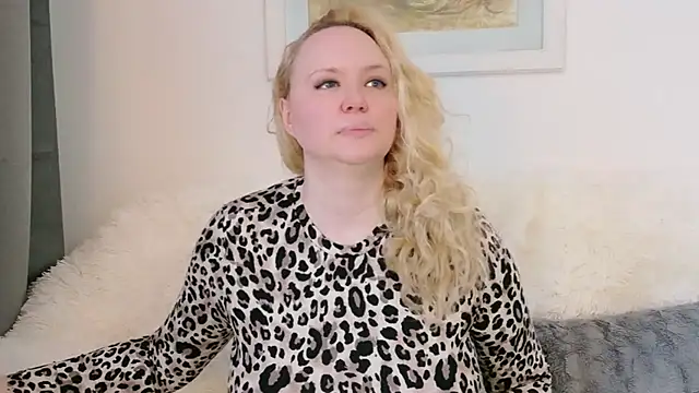 Sarah4you online show from 6, 4, 2026