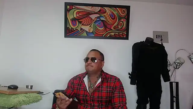 Snapshot of hardrock982 chatting on 24, 4, 2026 hardrock982 online show from 24, 4, 2026