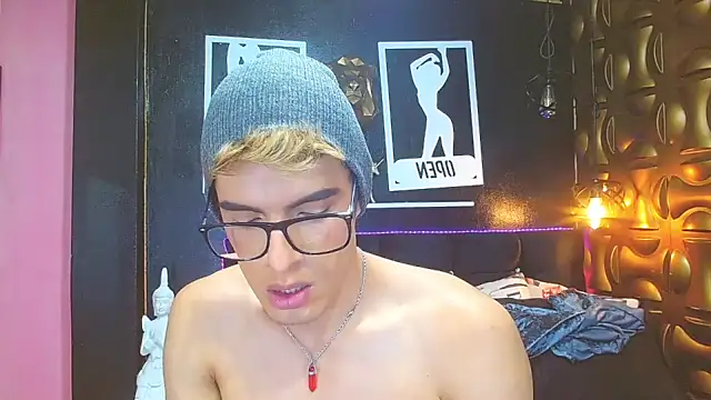 Snapshot of angel_sexyevil chatting on 29, 12, 2024 angel sexyevil online show from 29, 12, 2024