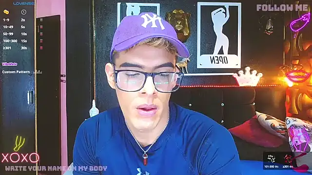 Snapshot of angel_sexyevil chatting on 6, 1, 2025 angel sexyevil online show from 6, 1, 2025