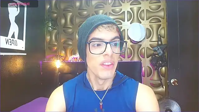 Snapshot of angel_sexyevil chatting on 8, 3, 2025 angel sexyevil online show from 8, 3, 2025