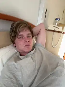 Snapshot of Andrewhootxx chatting on 18, 1, 2025 Andrewhootxx online show from 18, 1, 2025