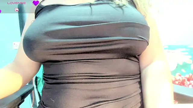 Snapshot of Tiffany_teressa chatting on 26, 10, 2025 Tiffany teressa online show from 26, 10, 2025