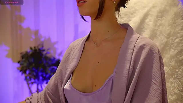 Danielle Thomas online show from 26, 2, 2025