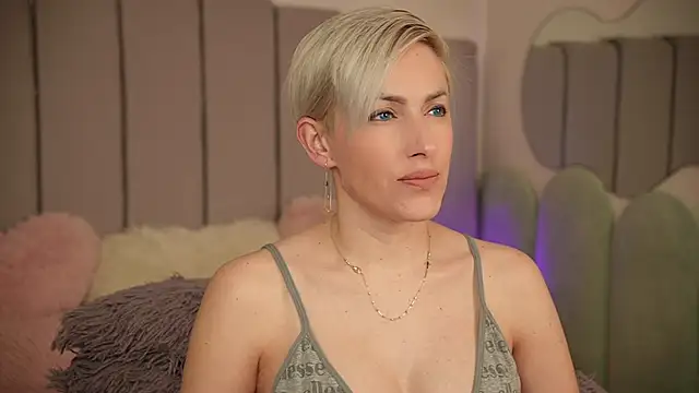 Snapshot of VickySecret96 chatting on 2, 3, 2025 VickySecret96 online show from 2, 3, 2025