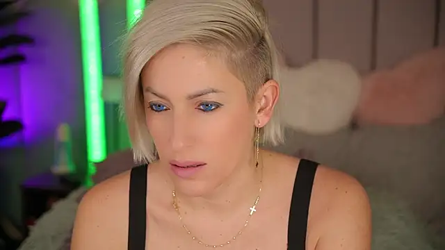 Snapshot of VickySecret96 chatting on 27, 11, 2025 VickySecret96 online show from 27, 11, 2025