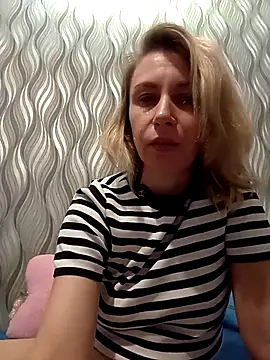 Snapshot of MissisMilk chatting on 13, 5, 2026 MissisMilk online show from 13, 5, 2026
