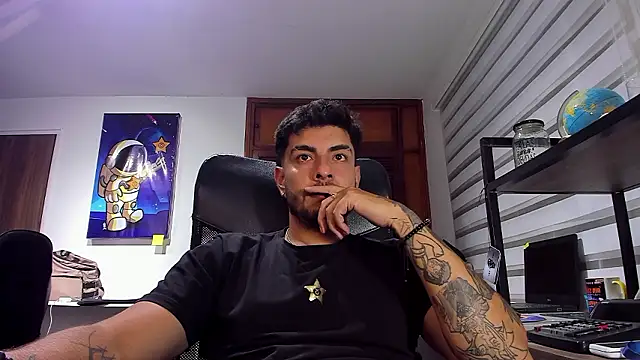 Snapshot of dereck_fiore chatting on 2, 12, 2024 dereck fiore online show from 2, 12, 2024