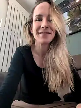 Snapshot of NaomiAndFriends chatting on 5, 2, 2025 NaomiAndFriends online show from 5, 2, 2025