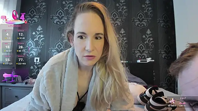 Snapshot of NaomiAndFriends chatting on 6, 3, 2025 NaomiAndFriends online show from 6, 3, 2025