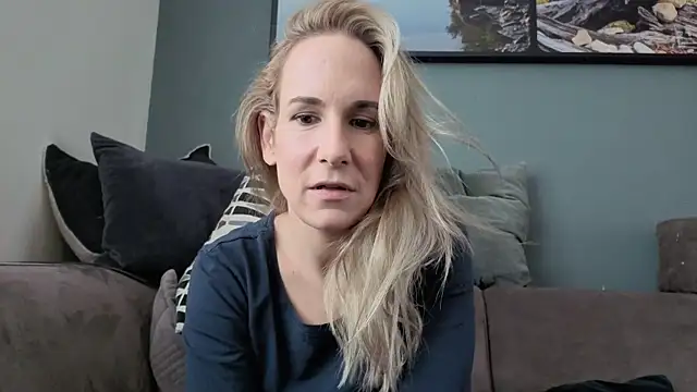 Snapshot of NaomiAndFriends chatting on 22, 9, 2025 NaomiAndFriends online show from 22, 9, 2025