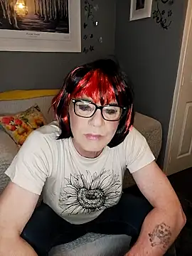 juniperberi29 online show from 11, 4, 2026