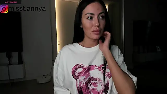 hotdeedee online show from 8, 12, 2024