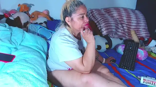 Snapshot of estrellita_fugaz16x chatting on 5, 6, 2026 estrellita fugaz16x online show from 5, 6, 2026