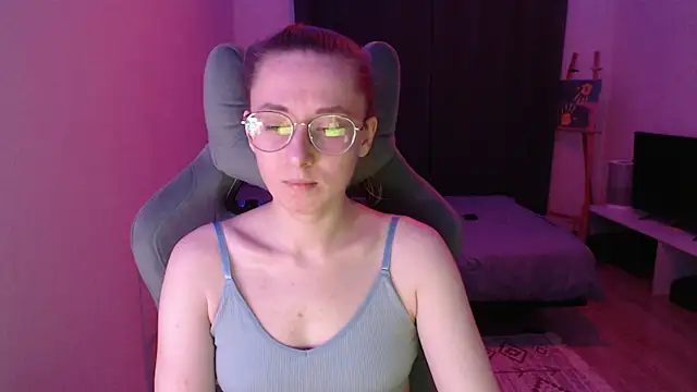 Snapshot of AnabelFrel chatting on 6, 11, 2025 AnabelFrel online show from 6, 11, 2025