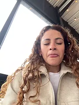 Snapshot of alana15 chatting on 1, 2, 2026 alana15 online show from 1, 2, 2026