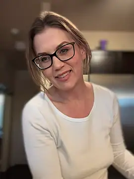 MaiseKnox online show from 5, 12, 2024