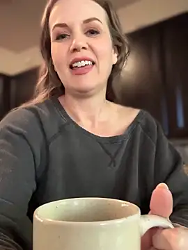 MaiseKnox online show from 10, 12, 2024