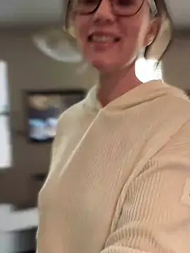 MaiseKnox online show from 19, 12, 2024