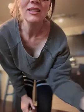 MaiseKnox online show from 8, 3, 2025