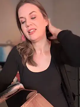 MaiseKnox online show from 24, 9, 2025