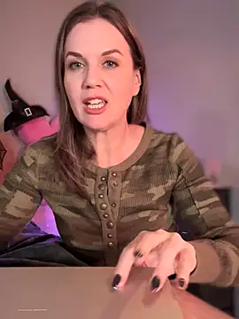 MaiseKnox online show from 11, 10, 2025